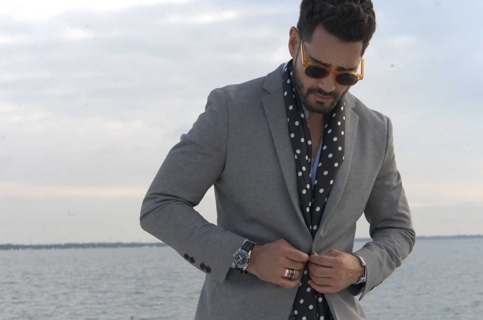 When And How to Button a Suit: Suit Buttoning 101