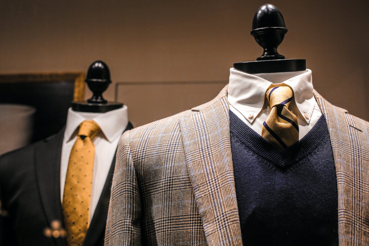 Polyester Vs. Wool Suits: A Complete Breakdown Comparison