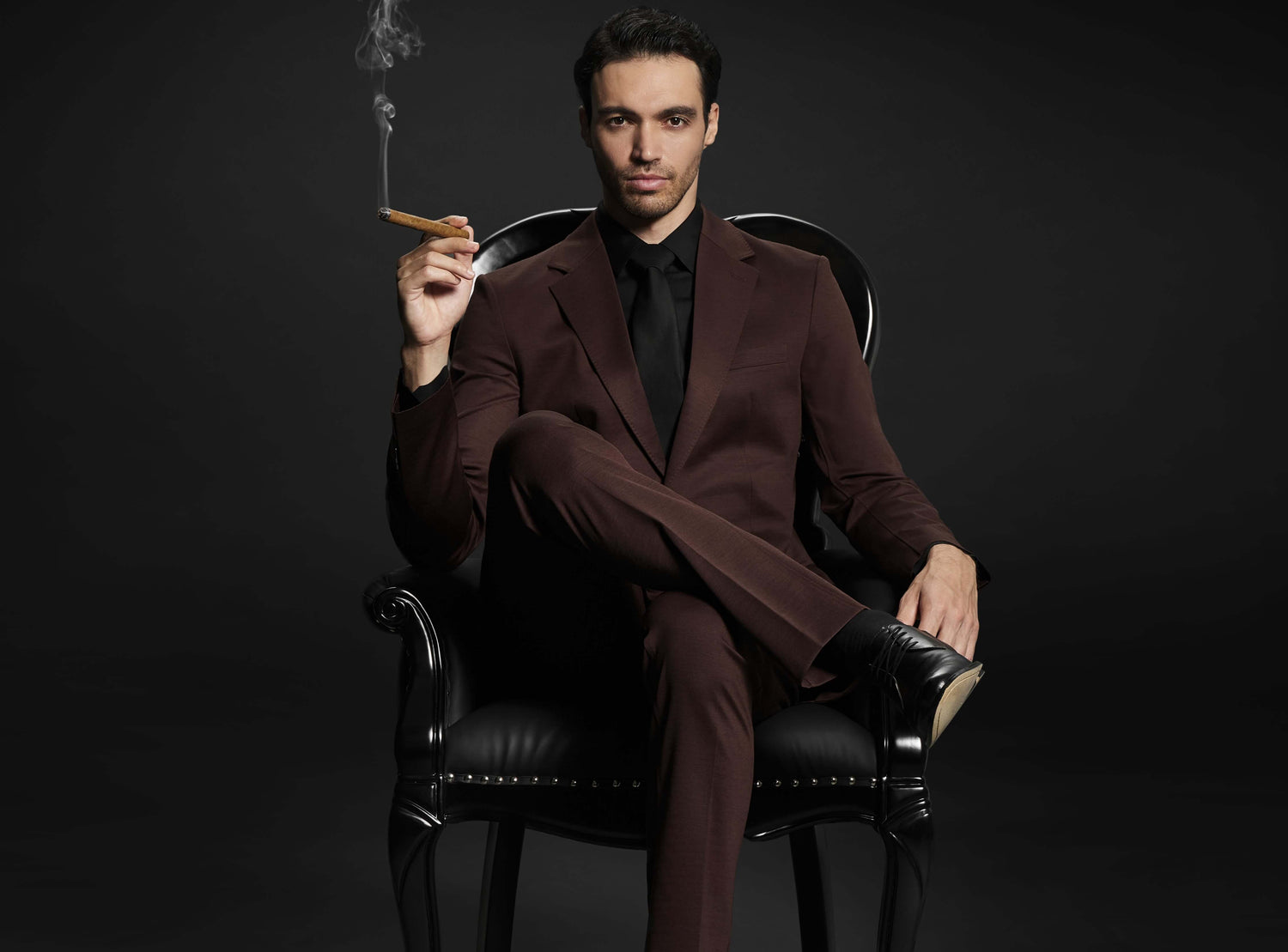 How to Wear a Burgundy Suit: xSuit's Complete Style Guide How to Wear a Burgundy Suit: xSuit's Complete Style Guide